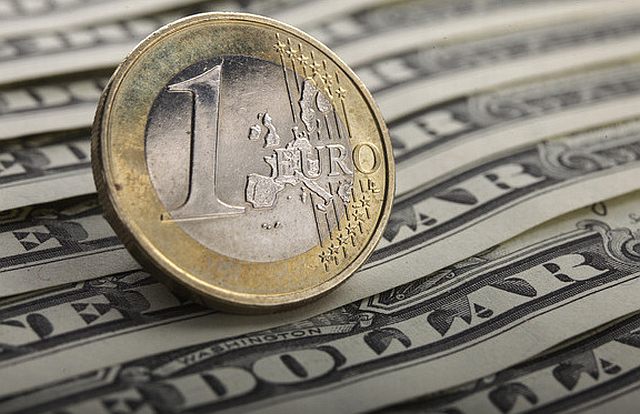 Euro langes dollari suhtes kahe aasta madalaimale tasemele